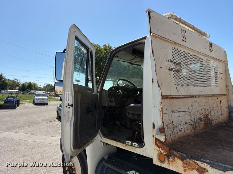 image for item FB8908 2009 International DuraStar 4400 flatbed truck