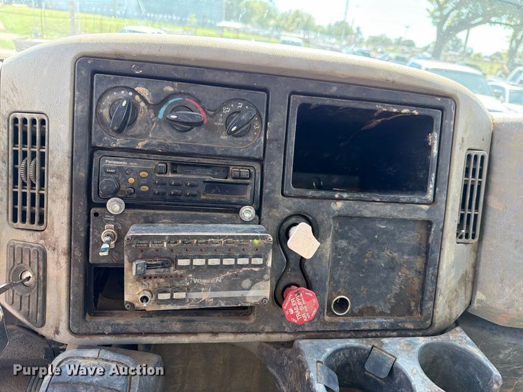 image for item FB8908 2009 International DuraStar 4400 flatbed truck