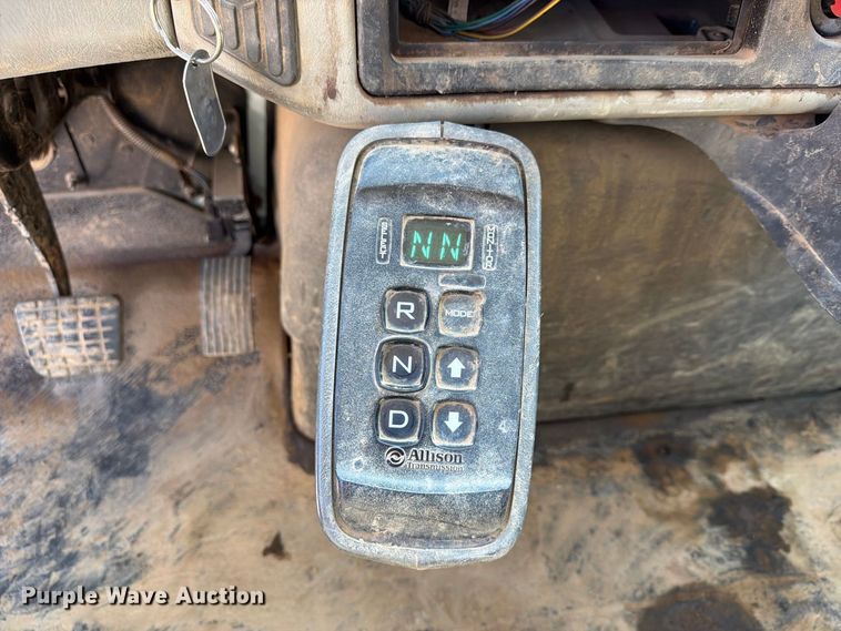 image for item FB8908 2009 International DuraStar 4400 flatbed truck