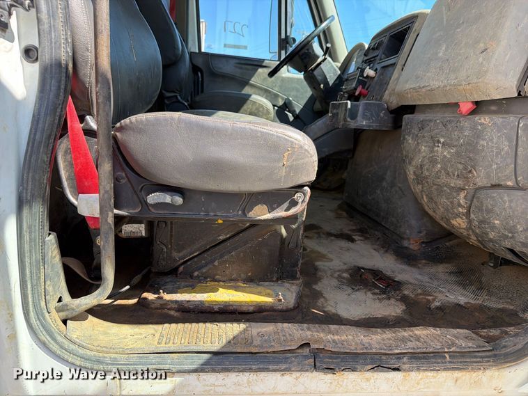 image for item FB8908 2009 International DuraStar 4400 flatbed truck