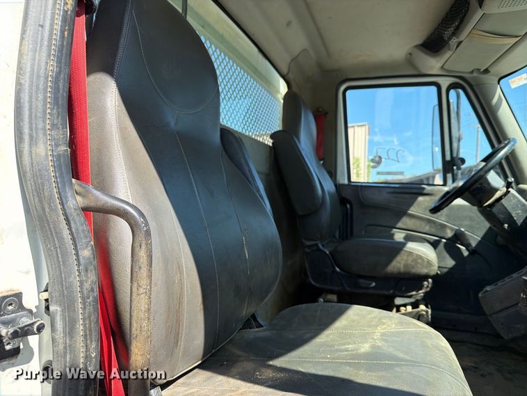 image for item FB8908 2009 International DuraStar 4400 flatbed truck
