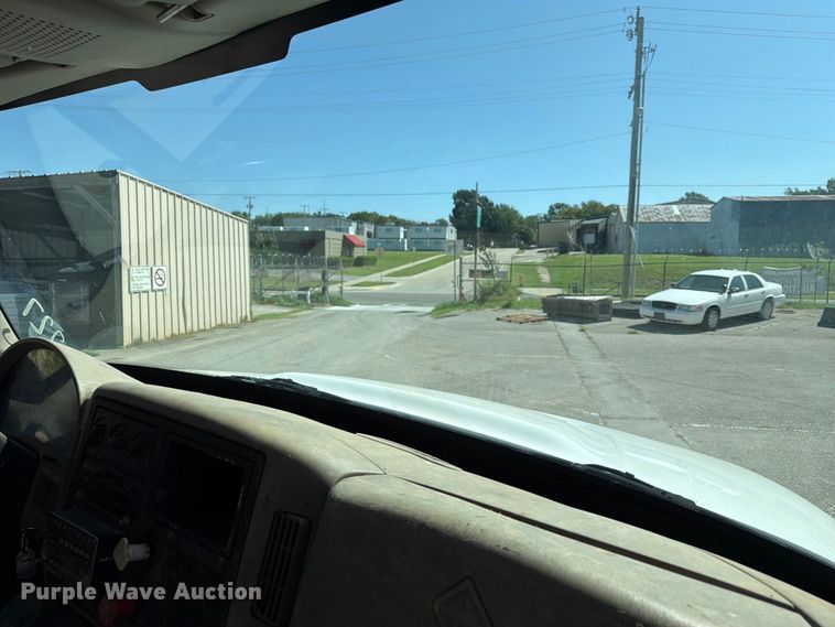 image for item FB8908 2009 International DuraStar 4400 flatbed truck