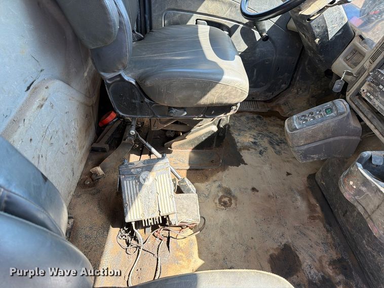 image for item FB8908 2009 International DuraStar 4400 flatbed truck