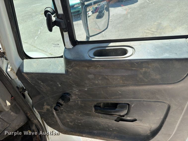image for item FB8908 2009 International DuraStar 4400 flatbed truck