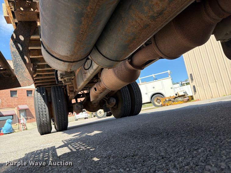 image for item FB8908 2009 International DuraStar 4400 flatbed truck