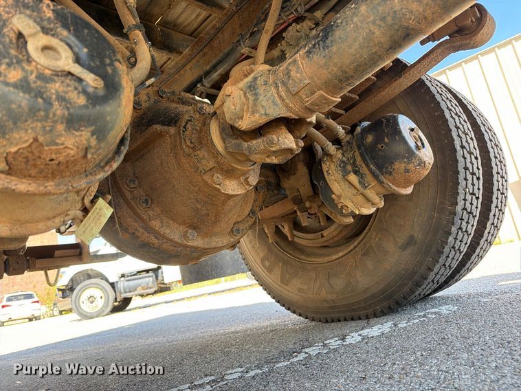 image for item FB8908 2009 International DuraStar 4400 flatbed truck