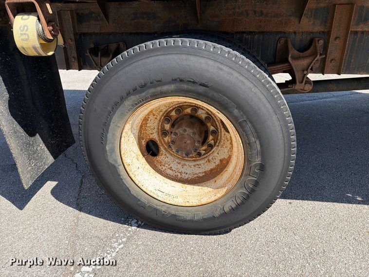 image for item FB8908 2009 International DuraStar 4400 flatbed truck