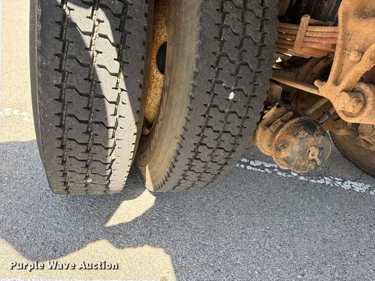 image for item FB8908 2009 International DuraStar 4400 flatbed truck