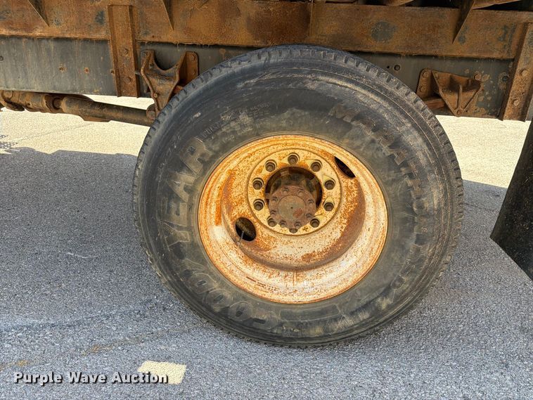 image for item FB8908 2009 International DuraStar 4400 flatbed truck