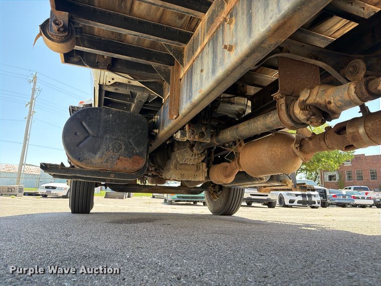image for item FB8908 2009 International DuraStar 4400 flatbed truck