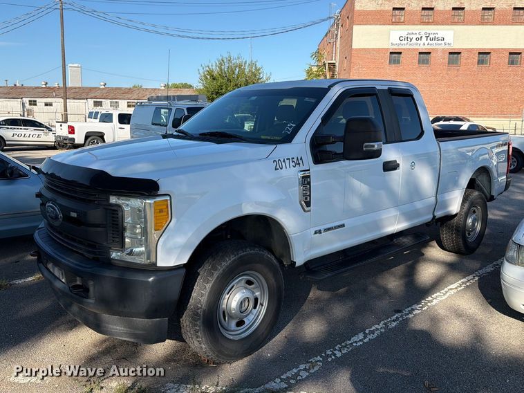 image for item FB8909 2017 Ford F250 Super Duty Ext. Cab pickup truck