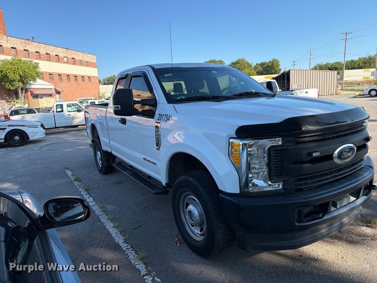 image for item FB8909 2017 Ford F250 Super Duty Ext. Cab pickup truck