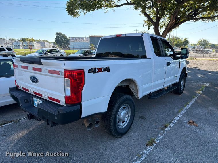 image for item FB8909 2017 Ford F250 Super Duty Ext. Cab pickup truck