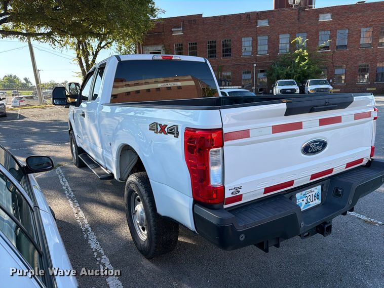 image for item FB8909 2017 Ford F250 Super Duty Ext. Cab pickup truck