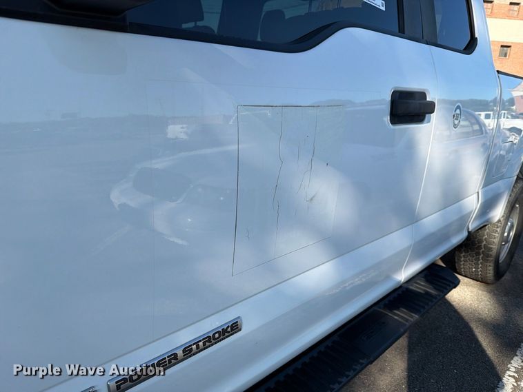 image for item FB8909 2017 Ford F250 Super Duty Ext. Cab pickup truck