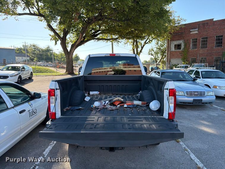 image for item FB8909 2017 Ford F250 Super Duty Ext. Cab pickup truck