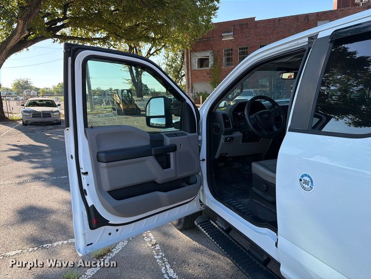 image for item FB8909 2017 Ford F250 Super Duty Ext. Cab pickup truck