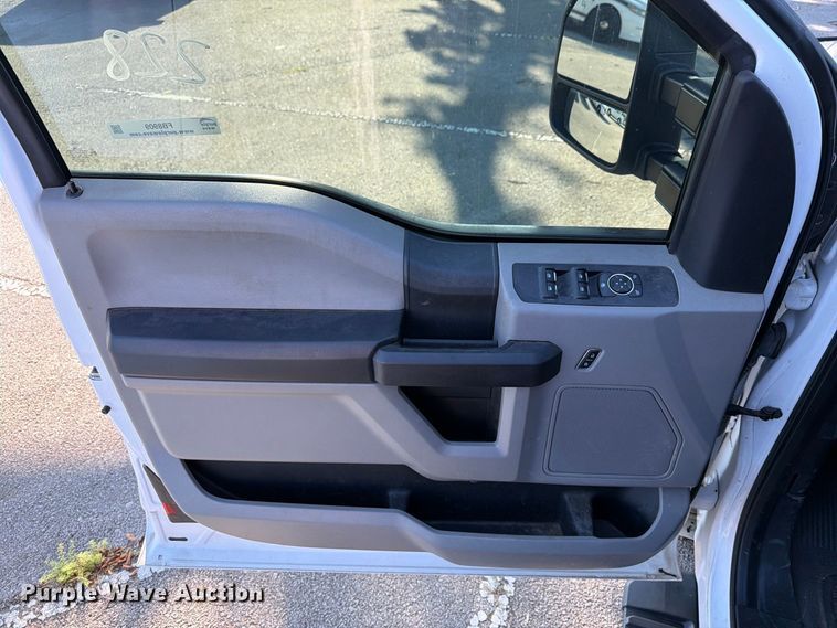 image for item FB8909 2017 Ford F250 Super Duty Ext. Cab pickup truck
