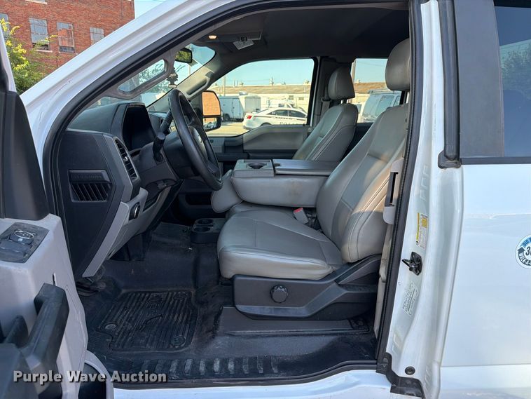 image for item FB8909 2017 Ford F250 Super Duty Ext. Cab pickup truck
