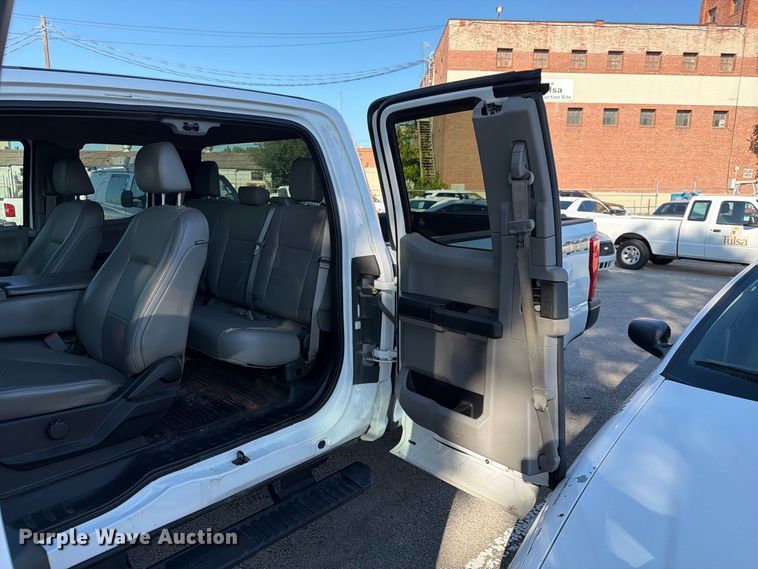 image for item FB8909 2017 Ford F250 Super Duty Ext. Cab pickup truck