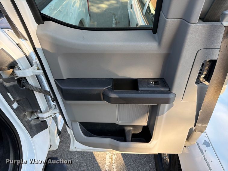 image for item FB8909 2017 Ford F250 Super Duty Ext. Cab pickup truck