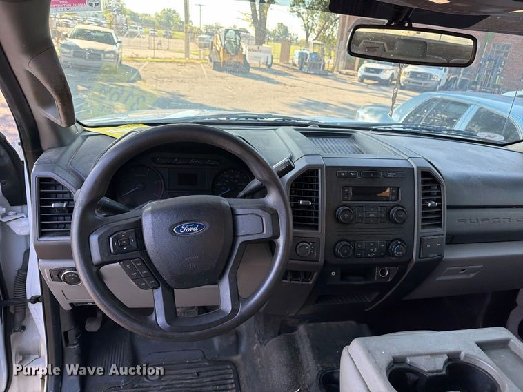 image for item FB8909 2017 Ford F250 Super Duty Ext. Cab pickup truck