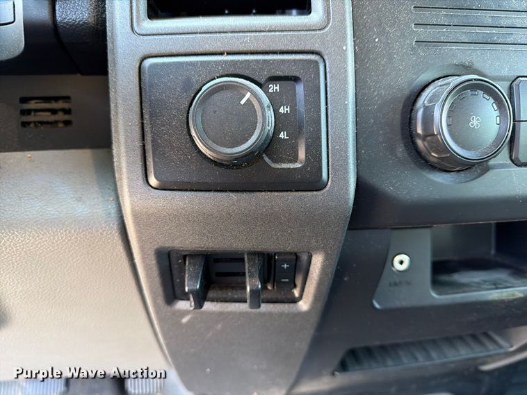 image for item FB8909 2017 Ford F250 Super Duty Ext. Cab pickup truck
