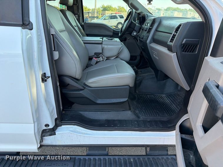 image for item FB8909 2017 Ford F250 Super Duty Ext. Cab pickup truck