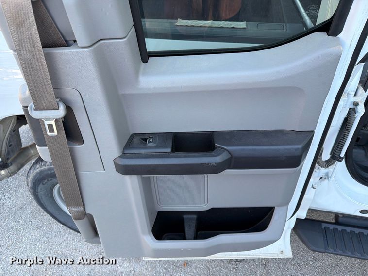 image for item FB8909 2017 Ford F250 Super Duty Ext. Cab pickup truck