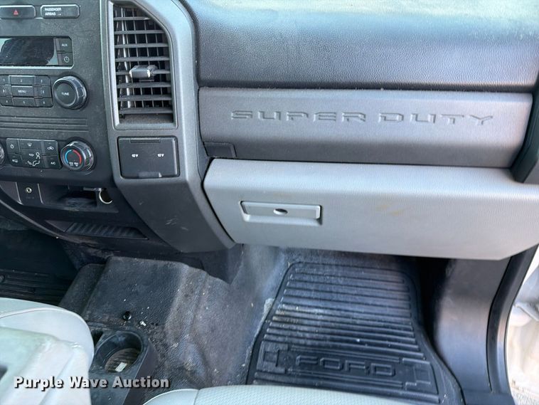 image for item FB8909 2017 Ford F250 Super Duty Ext. Cab pickup truck