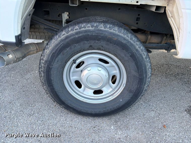 image for item FB8909 2017 Ford F250 Super Duty Ext. Cab pickup truck