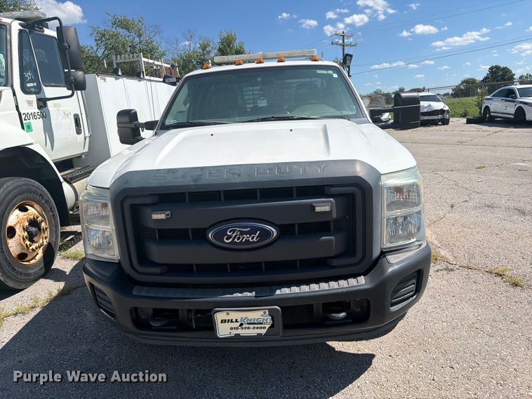 image for item FB8910 2015 Ford F350 Super Duty utility bed pickup truck