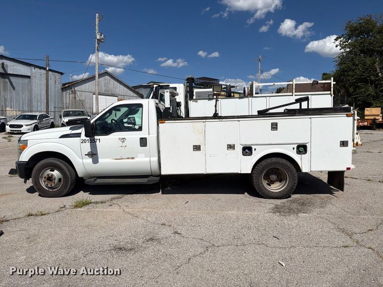 image for item FB8910 2015 Ford F350 Super Duty utility bed pickup truck