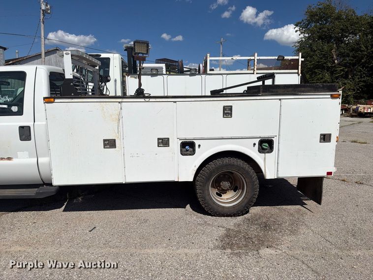 image for item FB8910 2015 Ford F350 Super Duty utility bed pickup truck