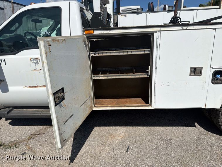 image for item FB8910 2015 Ford F350 Super Duty utility bed pickup truck