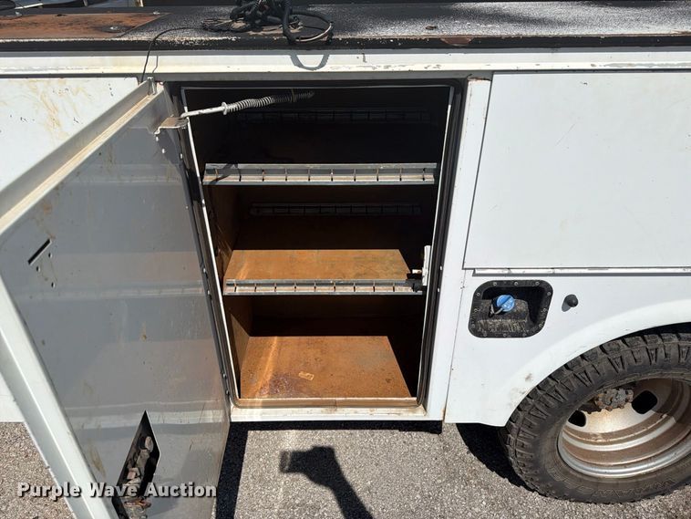 image for item FB8910 2015 Ford F350 Super Duty utility bed pickup truck
