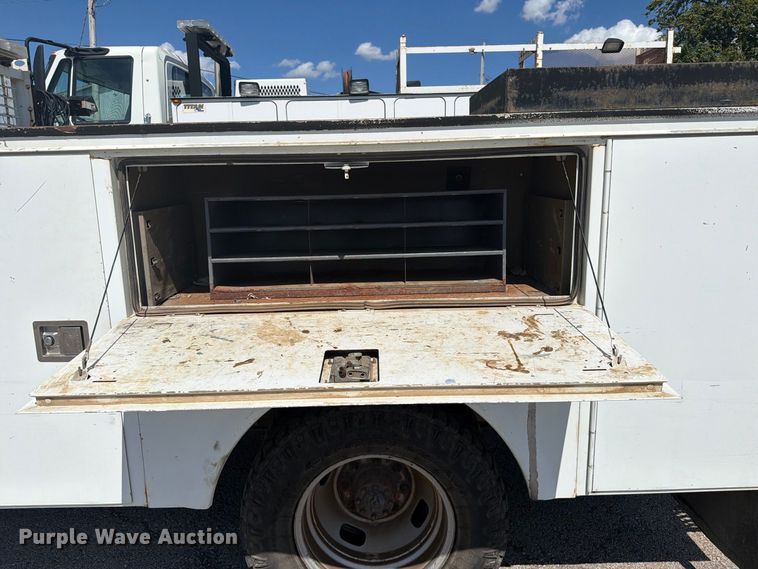 image for item FB8910 2015 Ford F350 Super Duty utility bed pickup truck