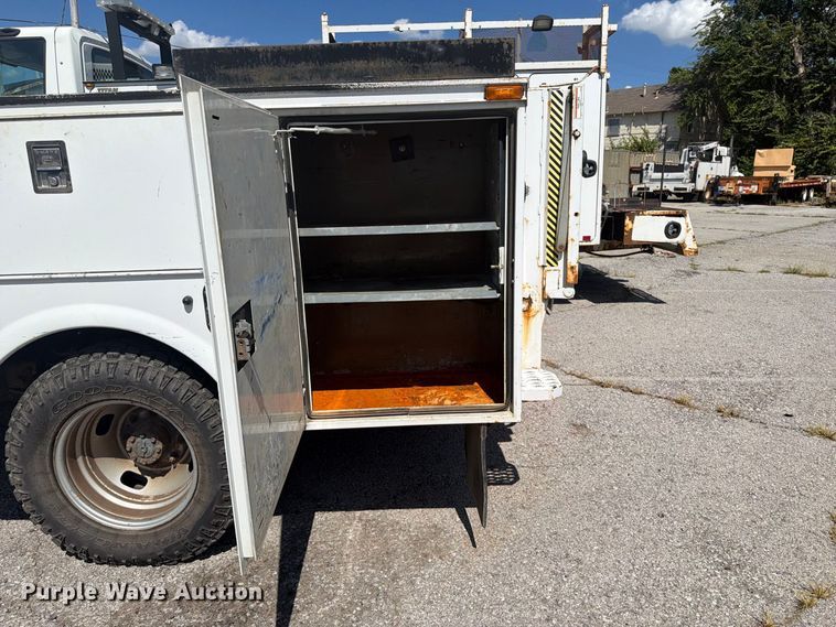 image for item FB8910 2015 Ford F350 Super Duty utility bed pickup truck
