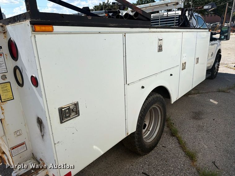 image for item FB8910 2015 Ford F350 Super Duty utility bed pickup truck