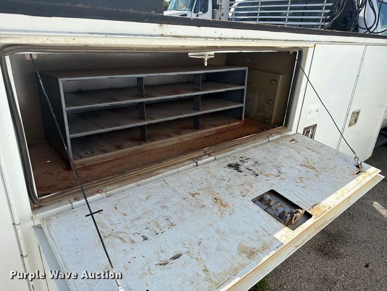 image for item FB8910 2015 Ford F350 Super Duty utility bed pickup truck
