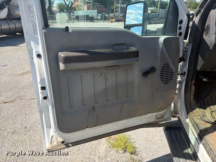image for item FB8910 2015 Ford F350 Super Duty utility bed pickup truck