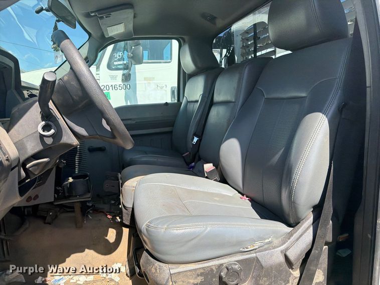 image for item FB8910 2015 Ford F350 Super Duty utility bed pickup truck