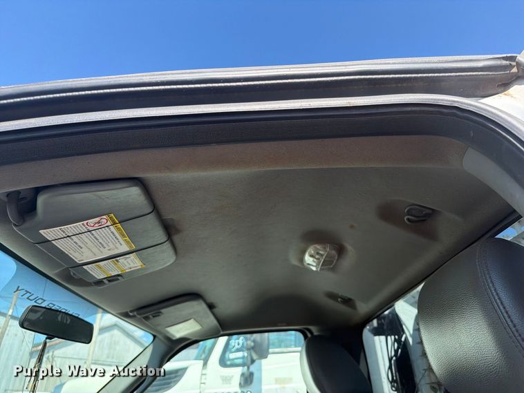 image for item FB8910 2015 Ford F350 Super Duty utility bed pickup truck