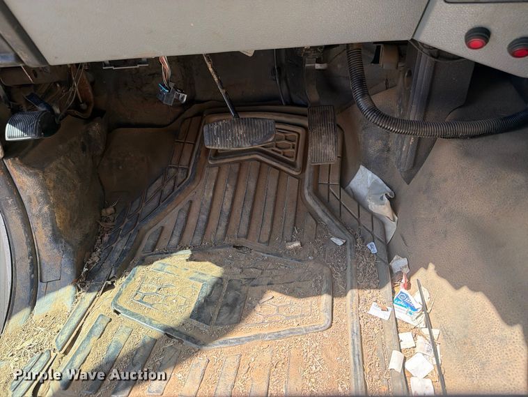 image for item FB8910 2015 Ford F350 Super Duty utility bed pickup truck