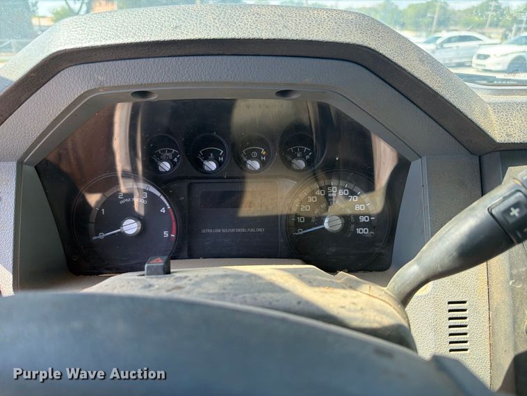 image for item FB8910 2015 Ford F350 Super Duty utility bed pickup truck