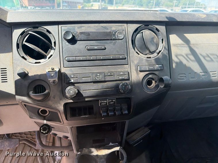 image for item FB8910 2015 Ford F350 Super Duty utility bed pickup truck