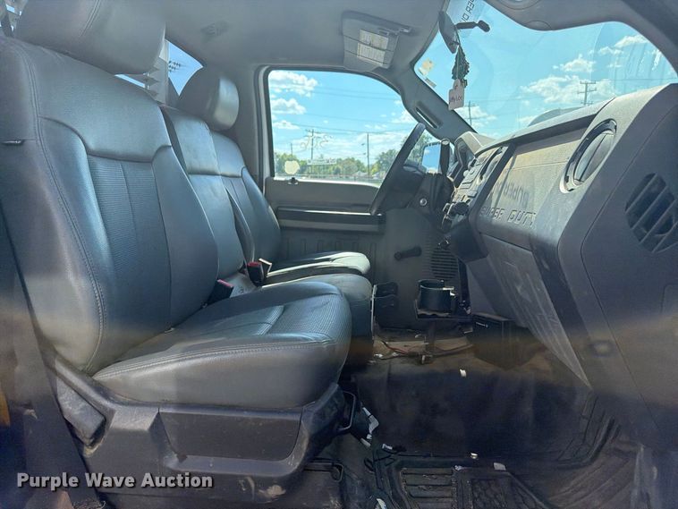image for item FB8910 2015 Ford F350 Super Duty utility bed pickup truck