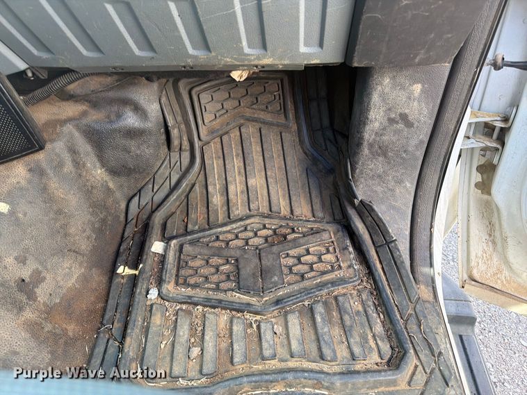 image for item FB8910 2015 Ford F350 Super Duty utility bed pickup truck
