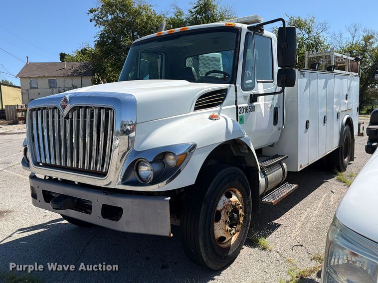 2016 International 7400 utility / service truck