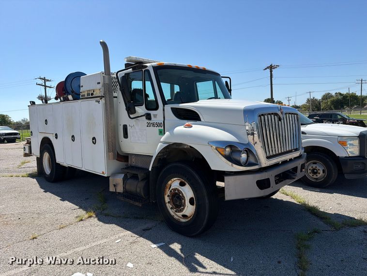 image for item FB8918 2016 International 7400 utility / service truck